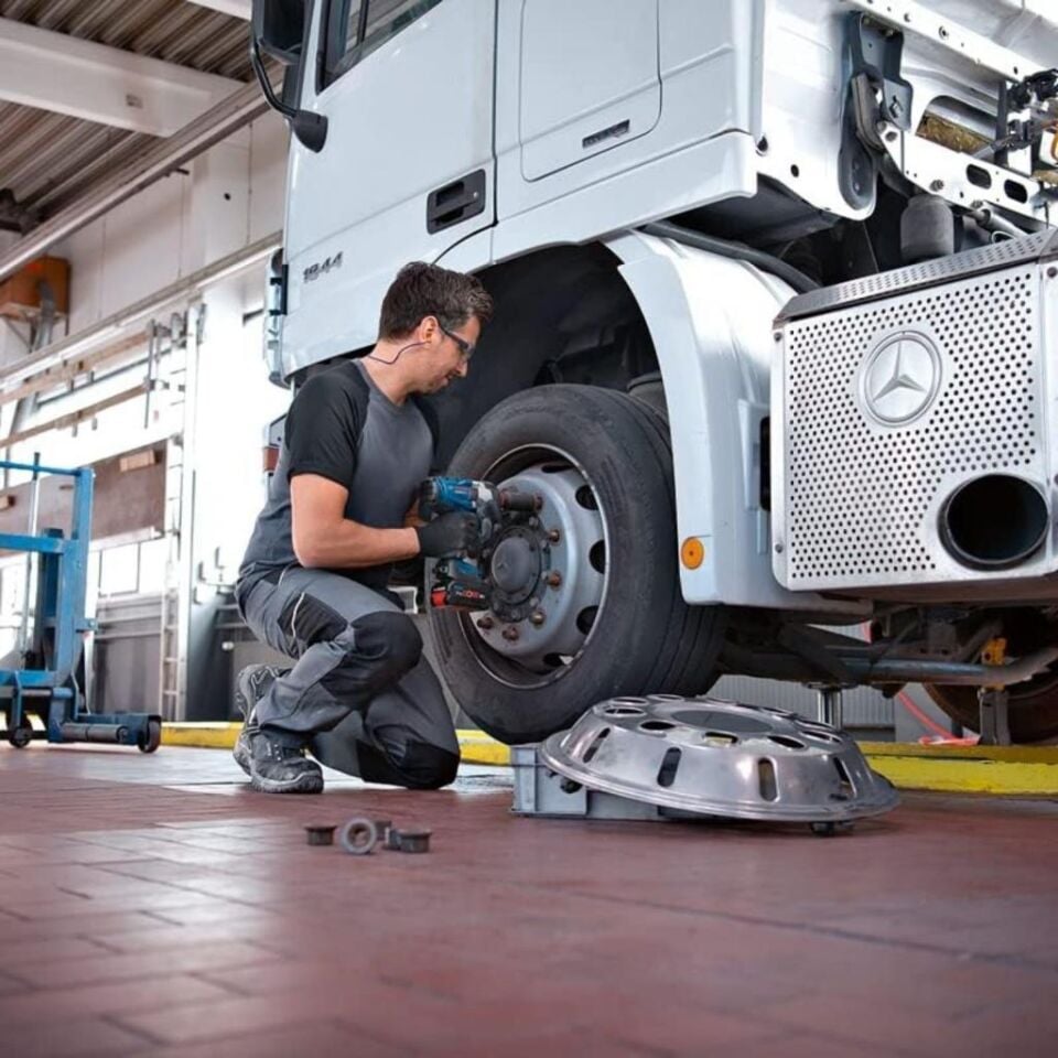 Bosch Gds 18v 1000 Akülü Darbeli Somun Sıkma Makinesi (Akü Hariç) 06019J8300