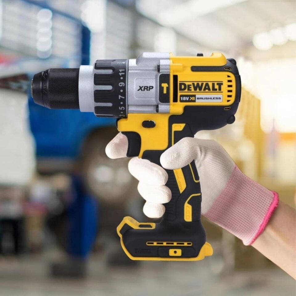 DeWalt DCD996P2-QW 18V XR Kömürsüz Darbeli Matkap Seti (2x5.0Ah Akü + Çanta)