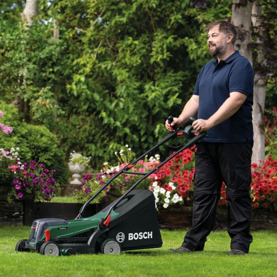 Bosch Universal Rotak 2x18V-37-550 Kömürsüz Akülü Çim Biçme Makinesi (Akü Hariç) 06008B9E01