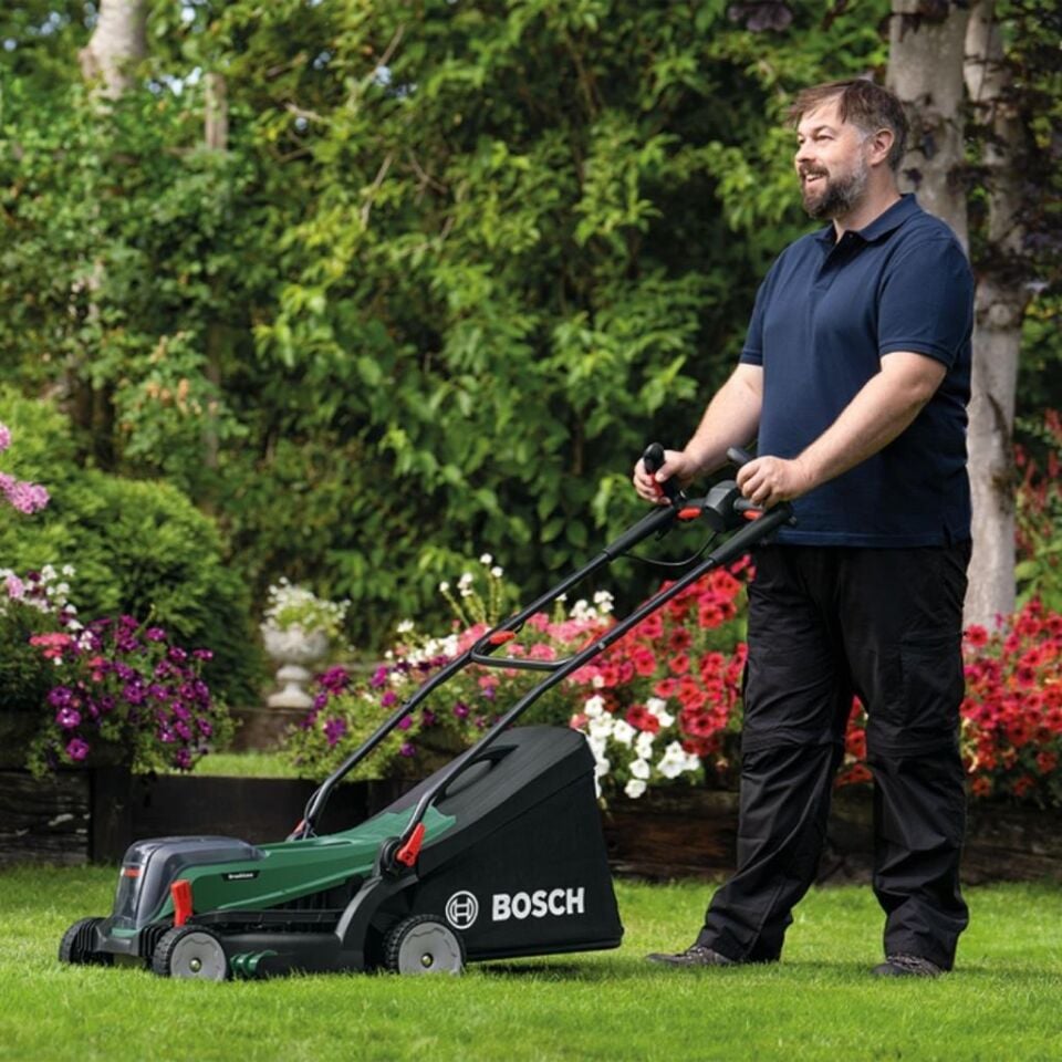 Bosch Universal Rotak 2x18V-37-550 Kömürsüz Akülü Çim Biçme Makinesi (Akü Hariç) 06008B9E01