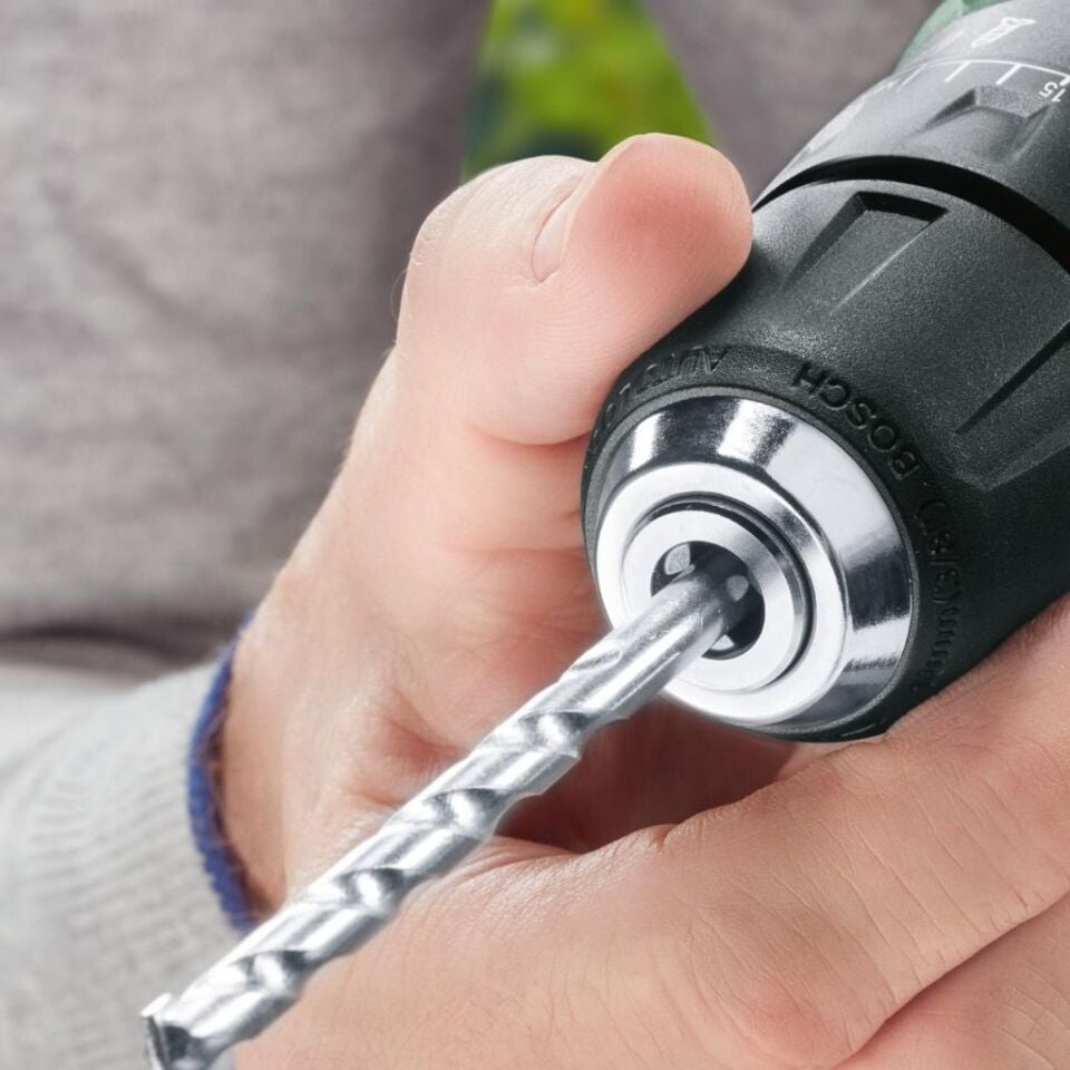 Bosch UniversalImpact 18V Çift Akülü Darbeli Vidalama Matkap (2x1.5Ah + Çanta) 06039D4102