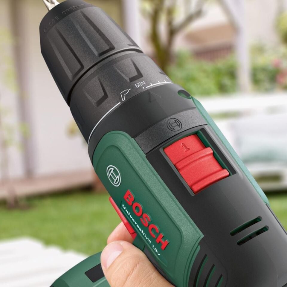 Bosch UniversalImpact 18V Çift Akülü Darbeli Vidalama Matkap (2x1.5Ah + Çanta) 06039D4102